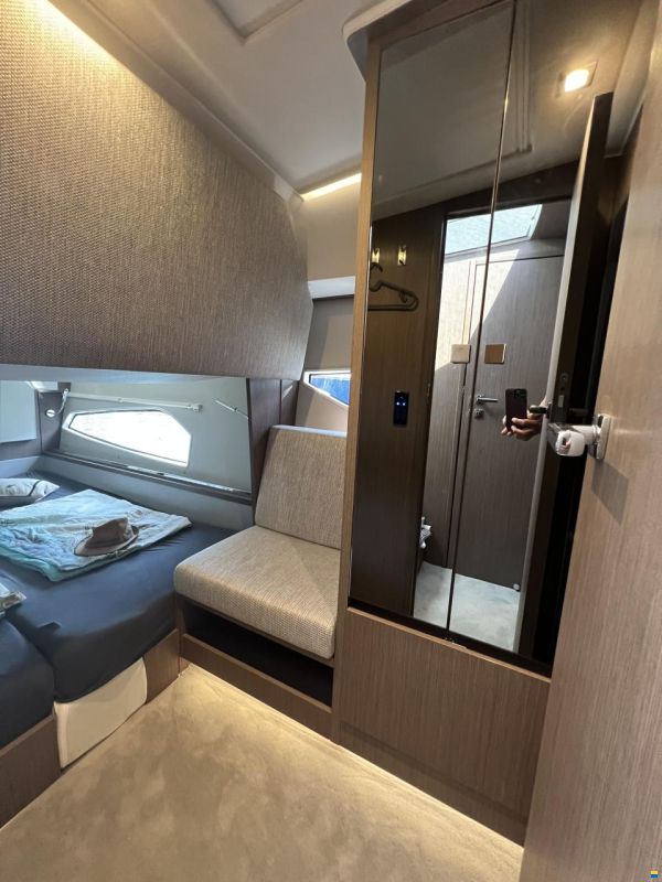 Sealine C335