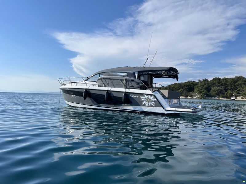 Sealine C335