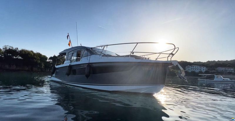 Sealine C335
