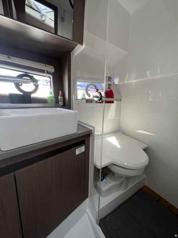 Sealine C335