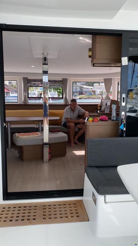 Lagoon 42