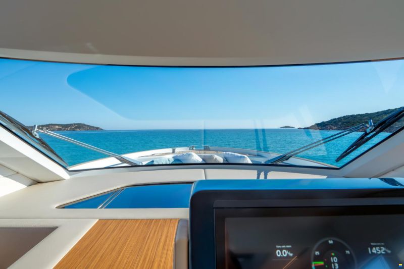 Solaris Power 52 Coupe