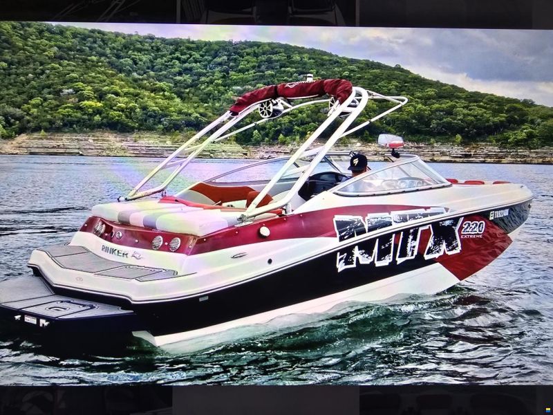 Rinker 220 MTX EXTREME