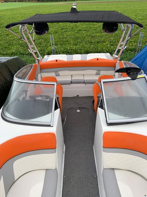 Rinker 220 MTX EXTREME