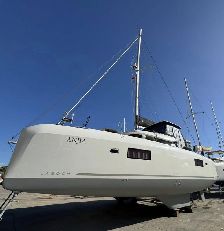 Lagoon 42