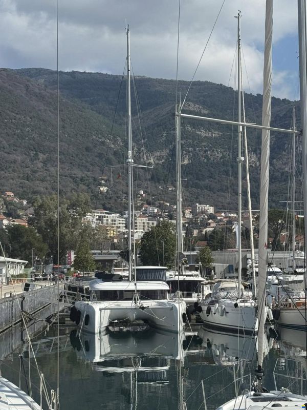 Lagoon 42