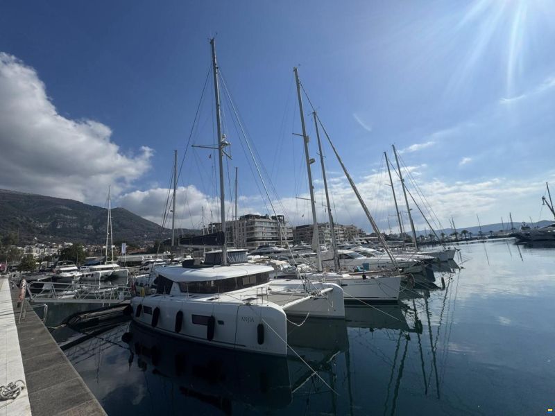 Lagoon 42