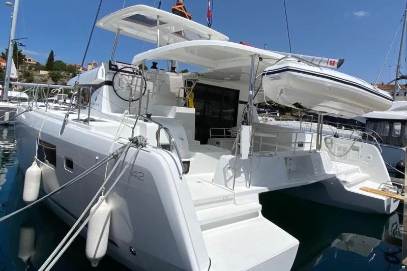 Lagoon 42