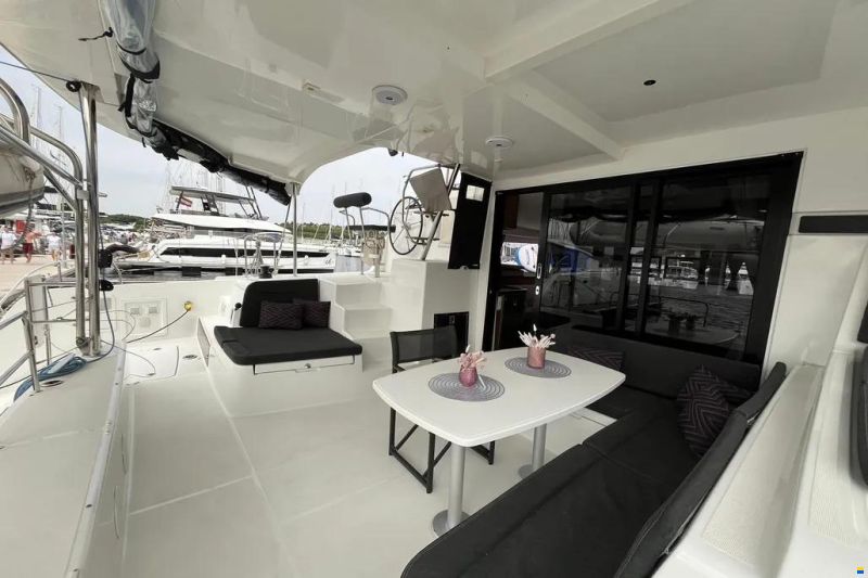Lagoon 42