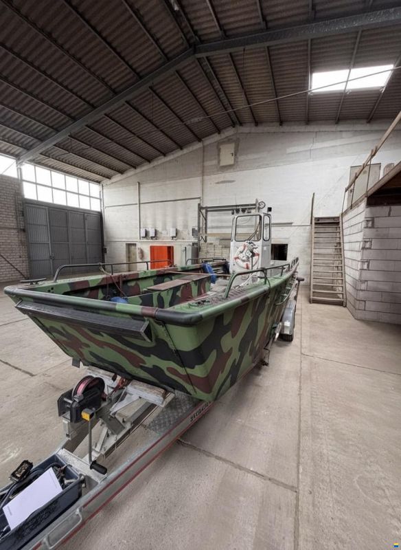 Barro Landungsboot mit Bugklappe