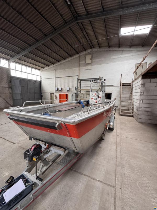 Barro Landungsboot mit Bugklappe