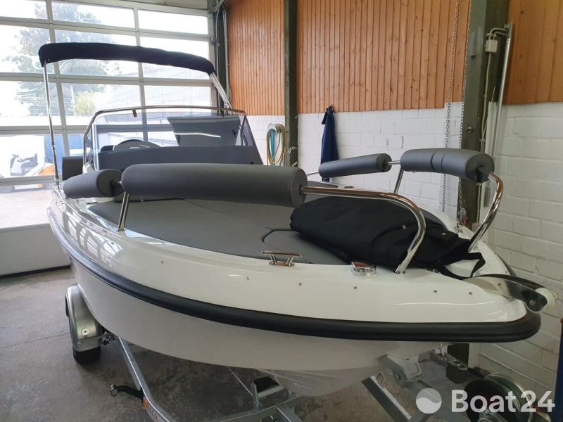 Trident Boats Sundeck 530