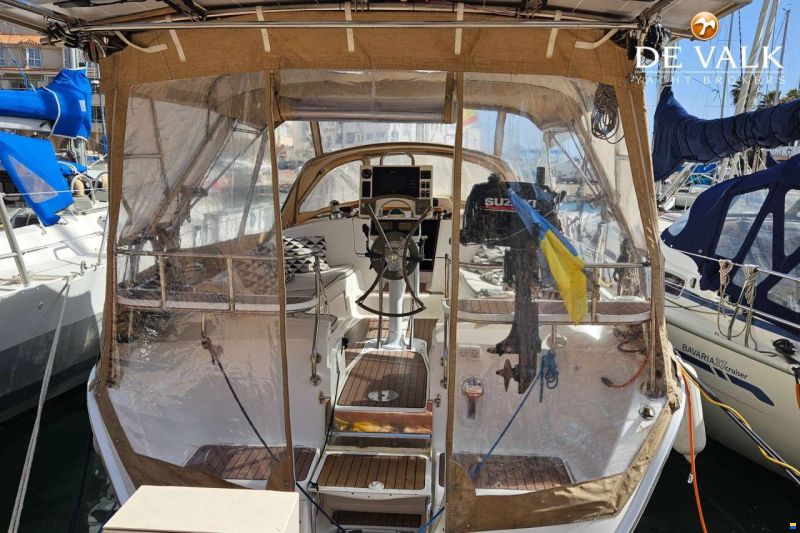 Hunter Marine 38