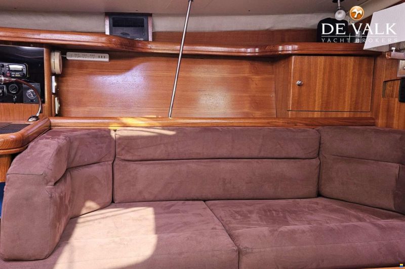 Hunter Marine 38