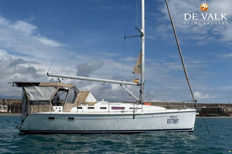 Hunter Marine 38