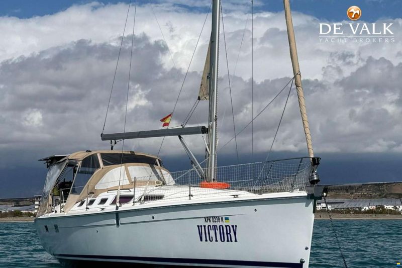 Hunter Marine 38