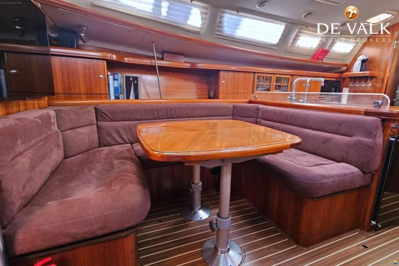Hunter Marine 38