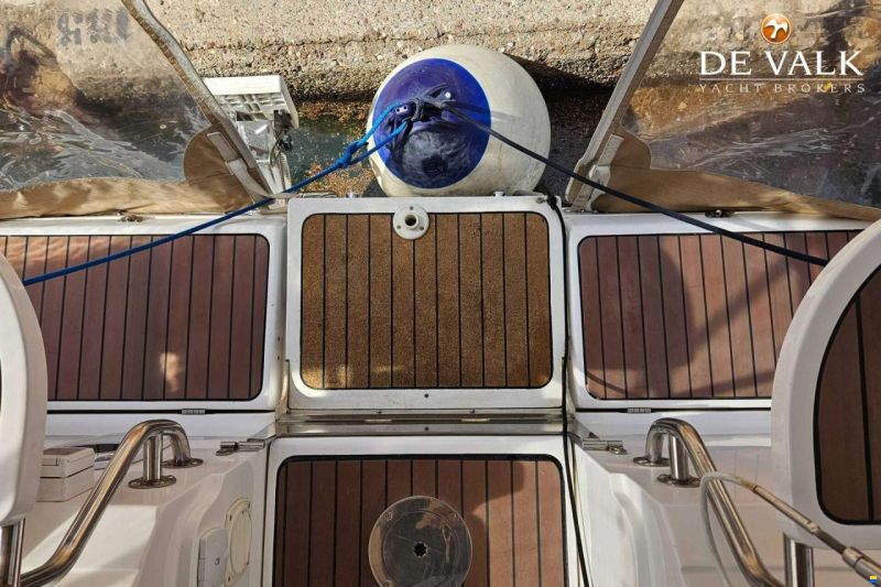 Hunter Marine 38