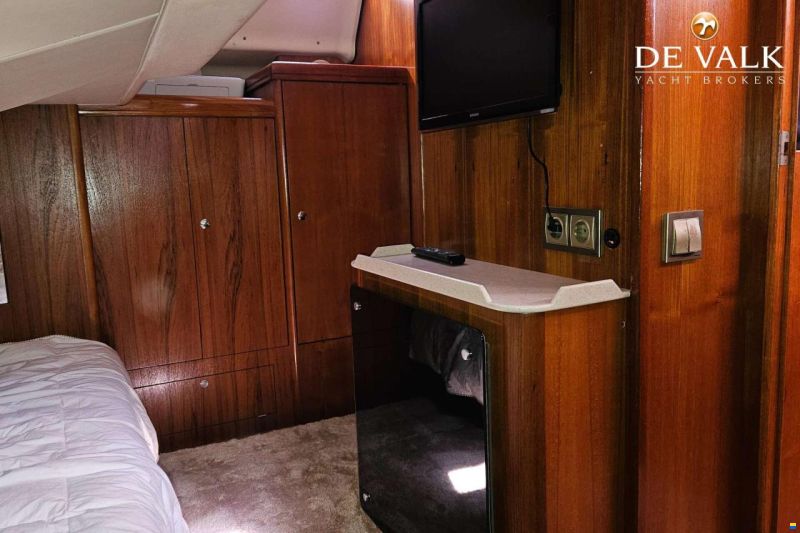 Hunter Marine 38