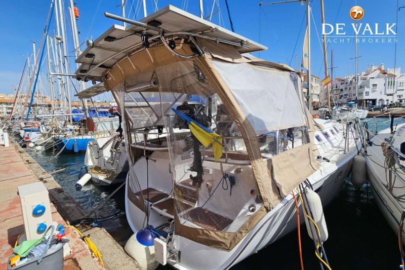 Hunter Marine 38
