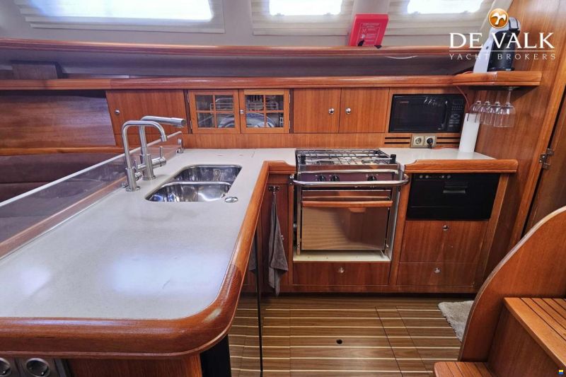Hunter Marine 38