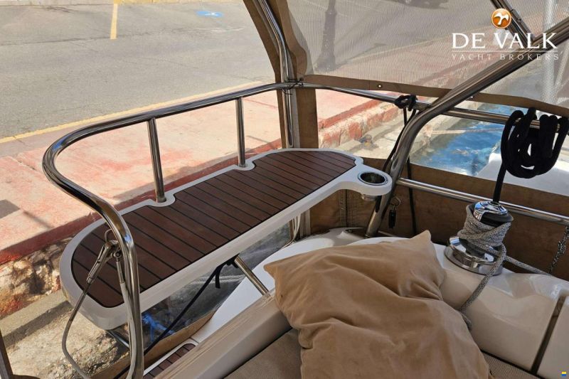 Hunter Marine 38