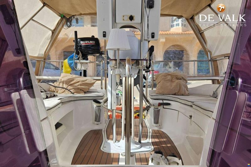 Hunter Marine 38