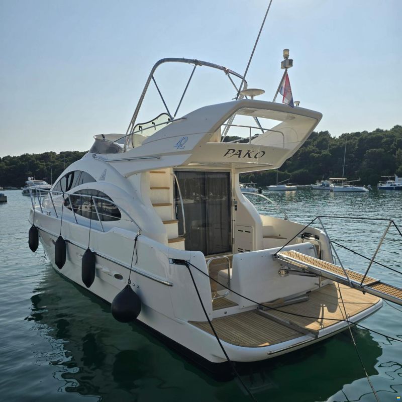 Azimut 42 fly