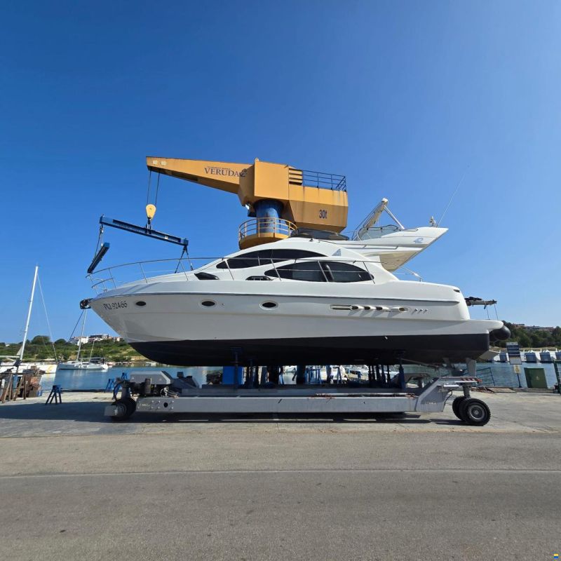 Azimut 42 fly