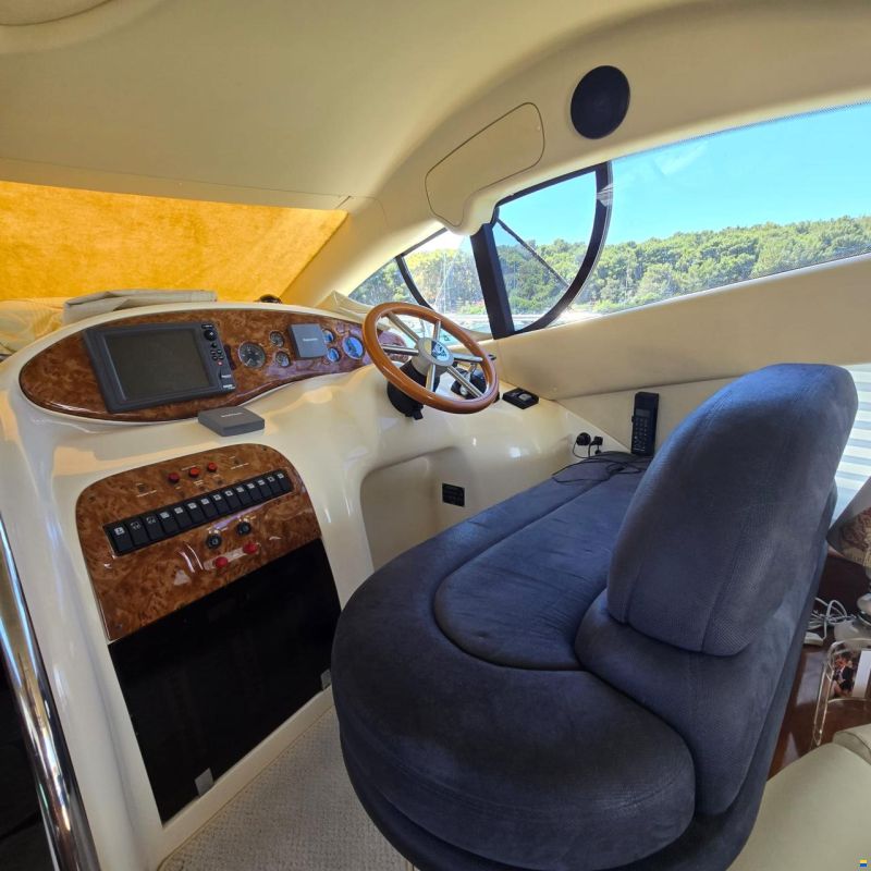 Azimut 42 fly