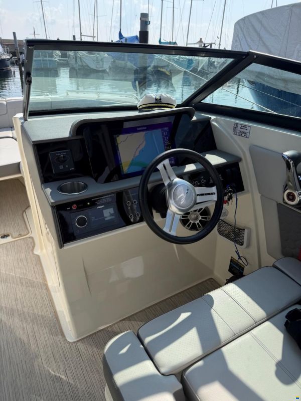 Sea Ray SDX 270