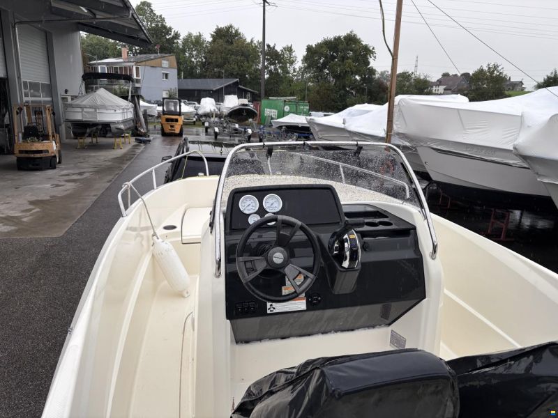 Quicksilver Activ 555 open