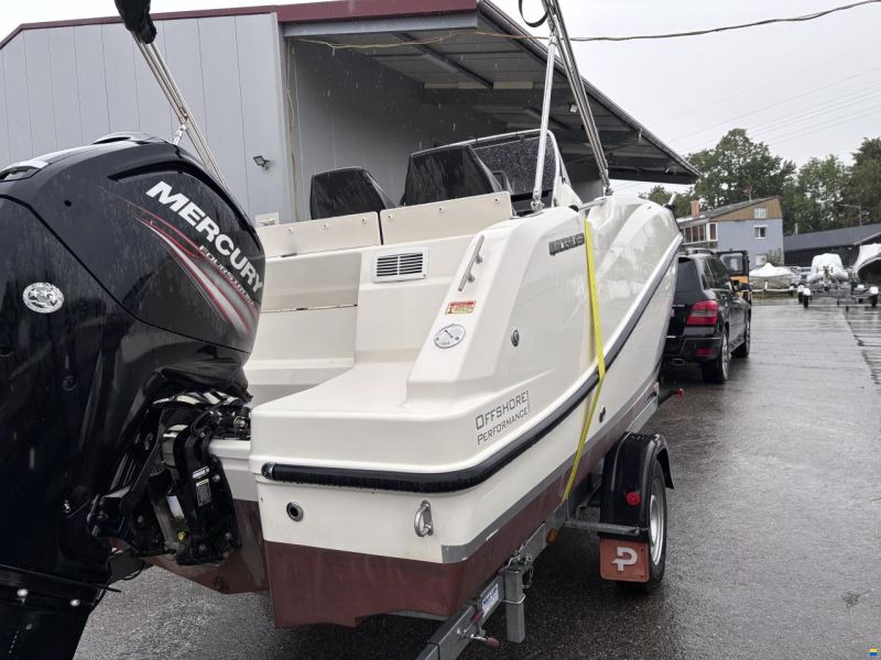 Quicksilver Activ 555 open