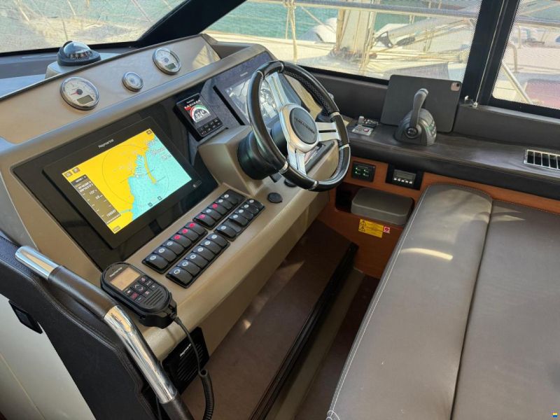 Prestige Flybridge 500
