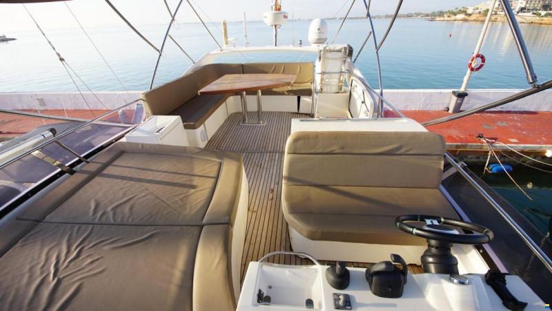 Prestige Flybridge 500