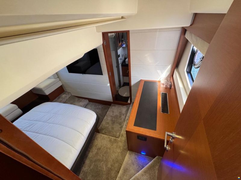 Prestige Flybridge 500