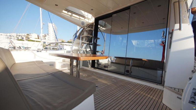 Prestige Flybridge 500