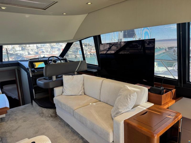 Prestige Flybridge 500