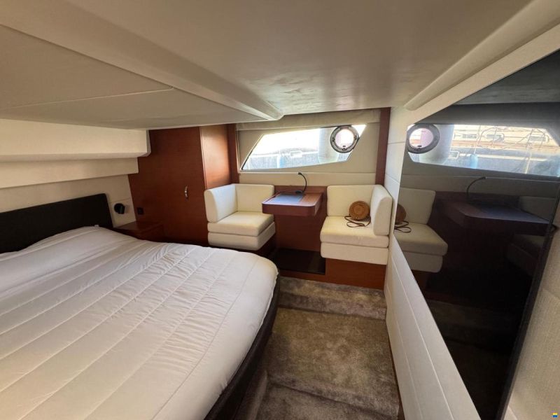Prestige Flybridge 500