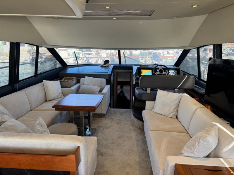 Prestige Flybridge 500