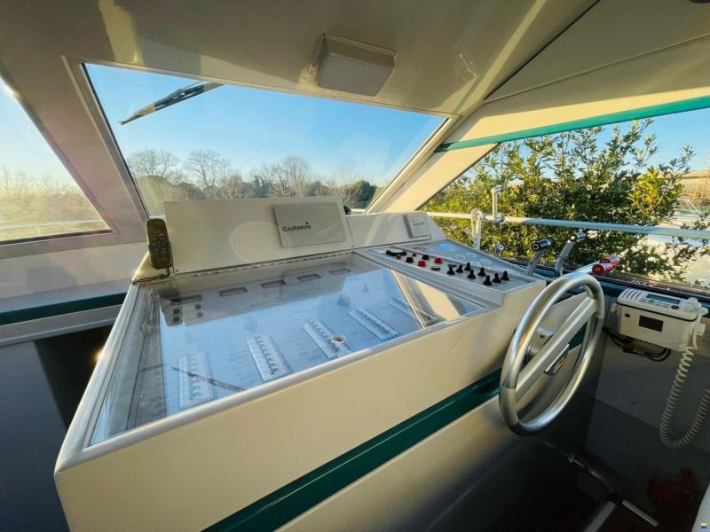 Ferretti 36