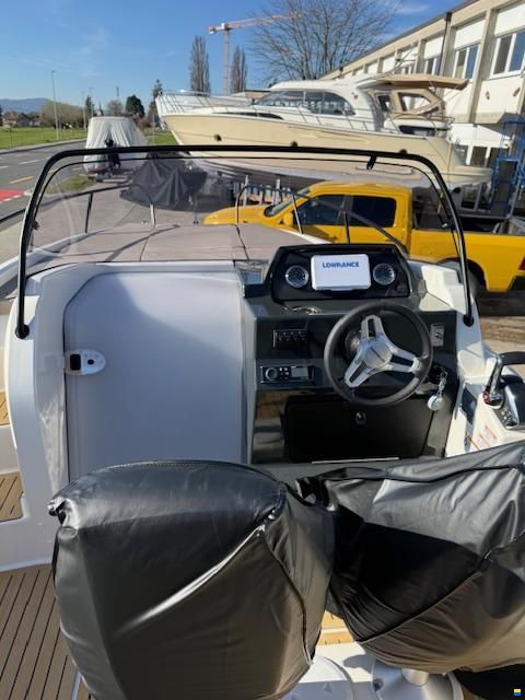 Quicksilver 675 Sundeck / 200cv