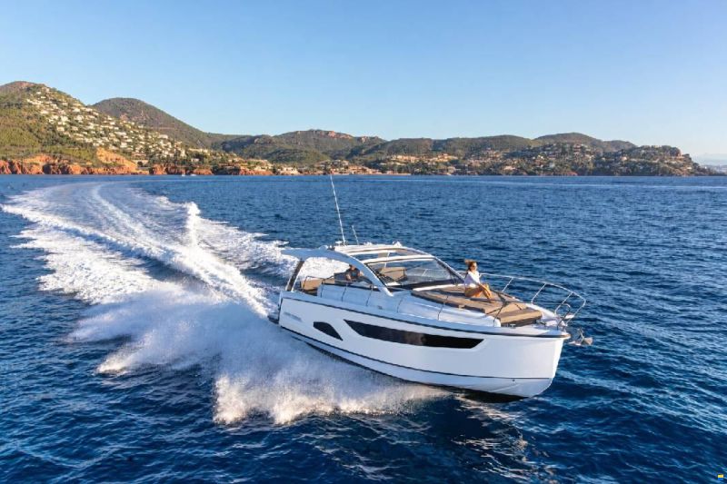 Sealine S390