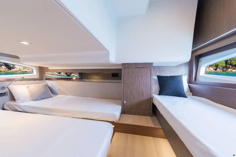 Sealine S390