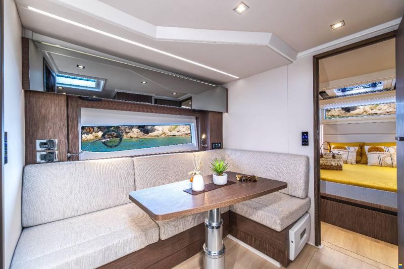 Sealine S390