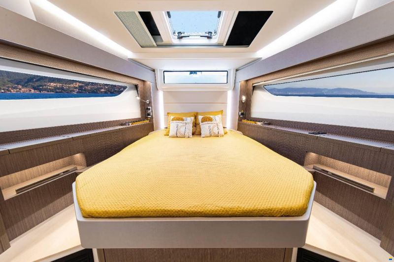 Sealine S390