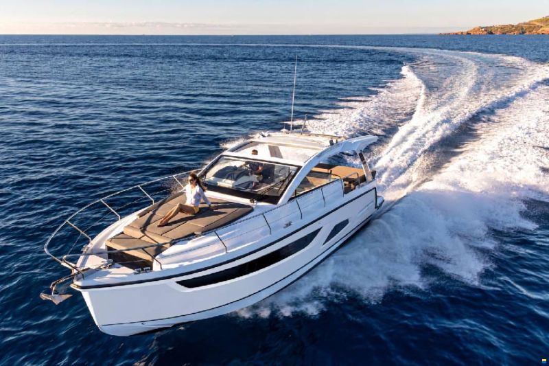 Sealine S390