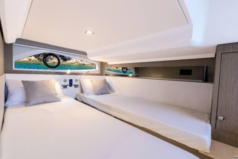 Sealine S390