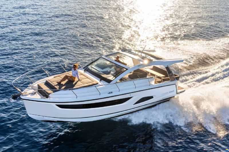 Sealine S390