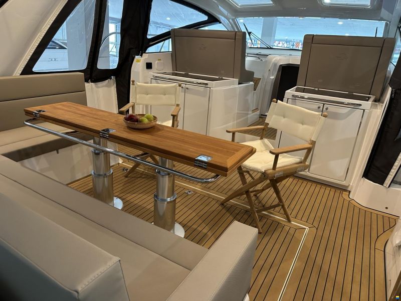 Sealine S390